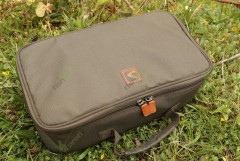 Сумка AVID CARP TACKLE POUCH LARGE  для рыболовных аксессуаров и снастей большая 35 х 10 х 15.5 см.
