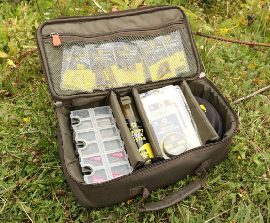 Сумка AVID CARP TACKLE POUCH LARGE  для рыболовных аксессуаров и снастей большая 35 х 10 х 15.5 см.