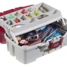 Ящик PLANO 6201 с одноуровневой системой хранения приманок и двумя боковыми отсеками на крышке